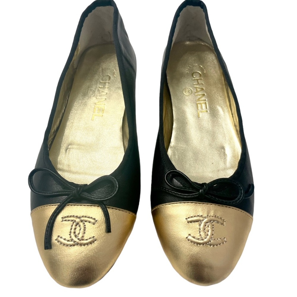 CC Cap Toe Ballet Flats in Black/Gold